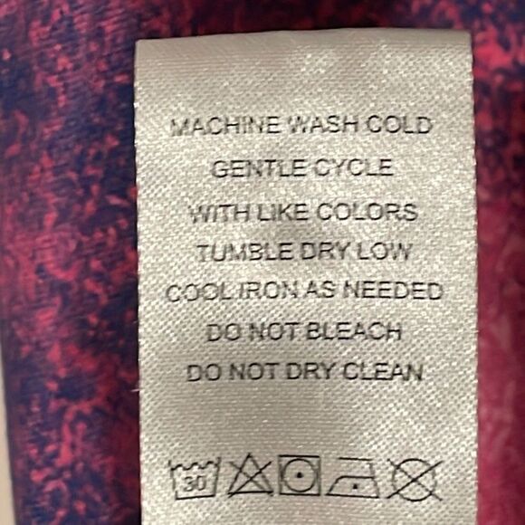 Sakurafina v-neck cosmic print tank in blue & pink size 1X - Picture 9 of 11